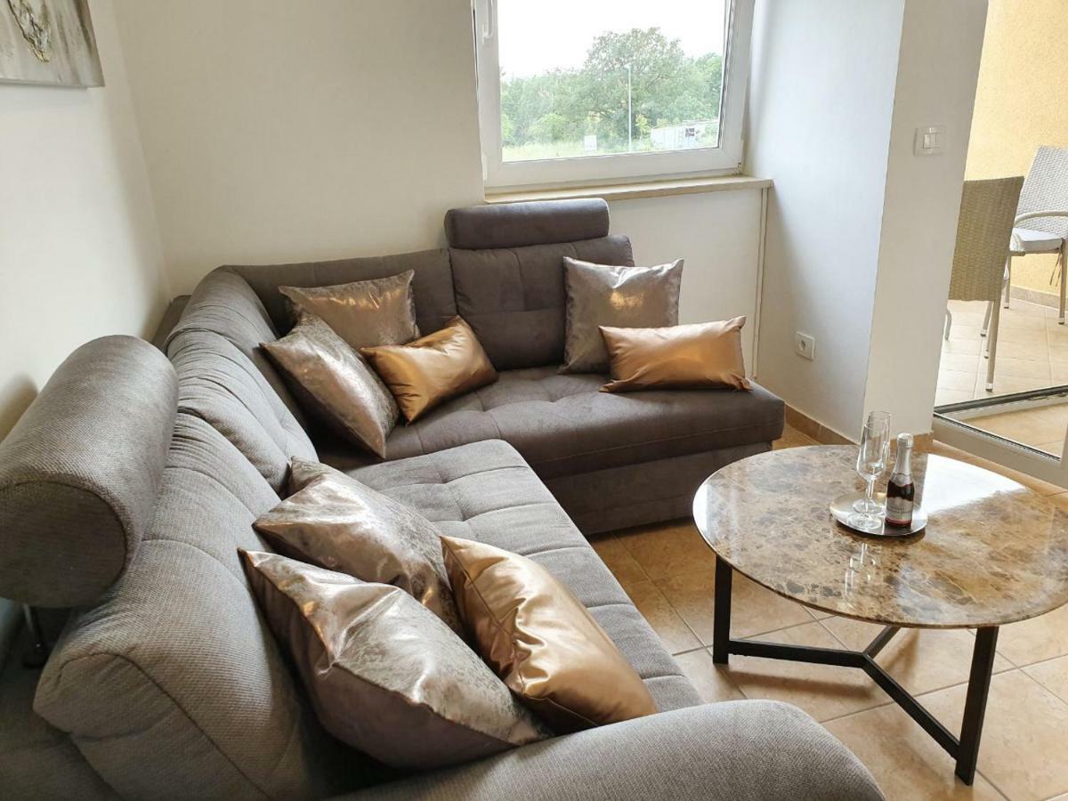 Lastovka Posesi Apartment Медулин Екстериор снимка